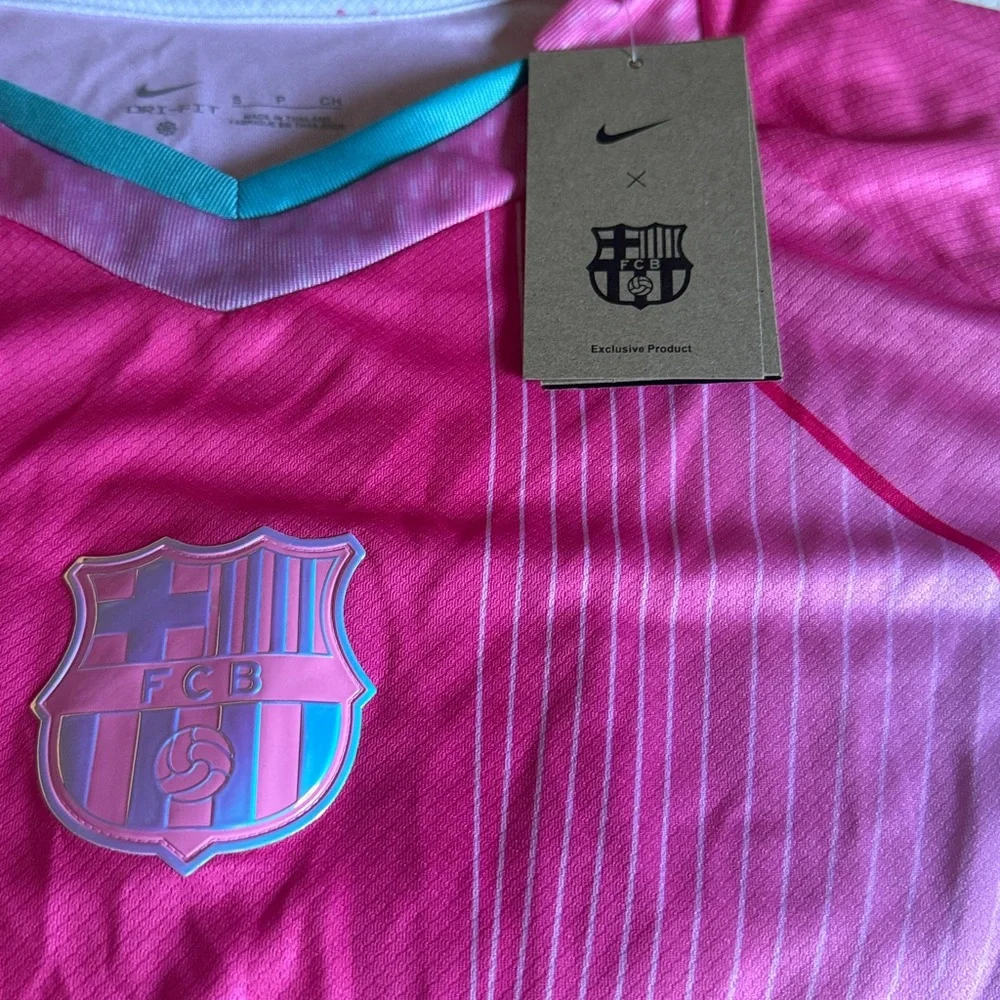 Nike pink FC Barcelona soccer Jersey - Brand new - SMALL - Picture 2 of 6